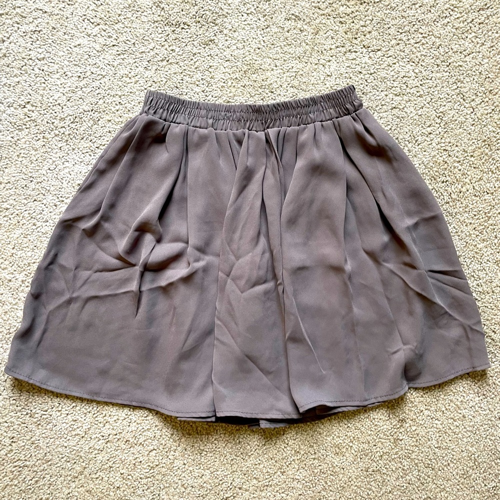 Brandy Melville Gray Flowy Mini Skirt Olivia OS Coquette Lettuce Hem John Galt
